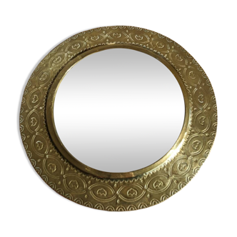 Round mirror in golden brass