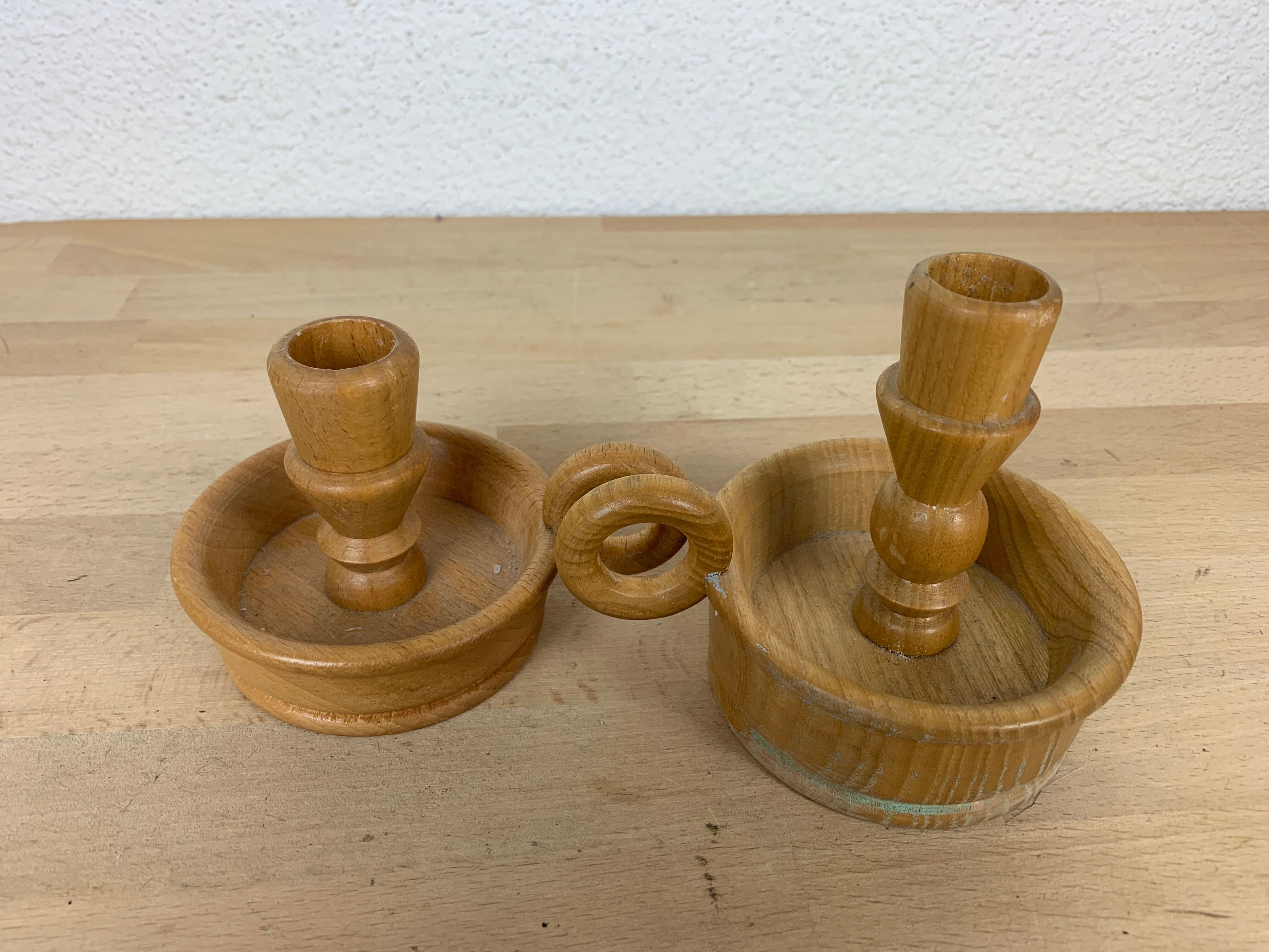 Paire de bougeoirs en bois vintage