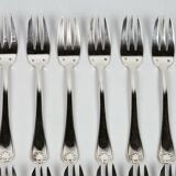 Art Deco silver-plated cake service, shell model, circa 1930.