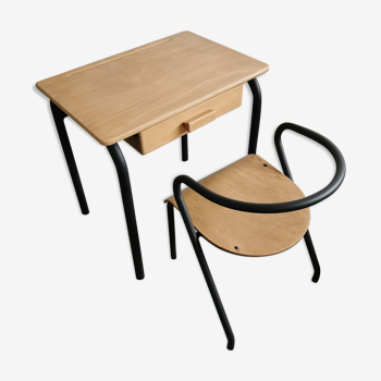 Desk set and school chair