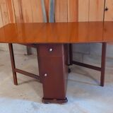 Gateleg table.