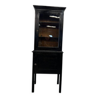 Vitrine / armoire étroite vintage en bois noir