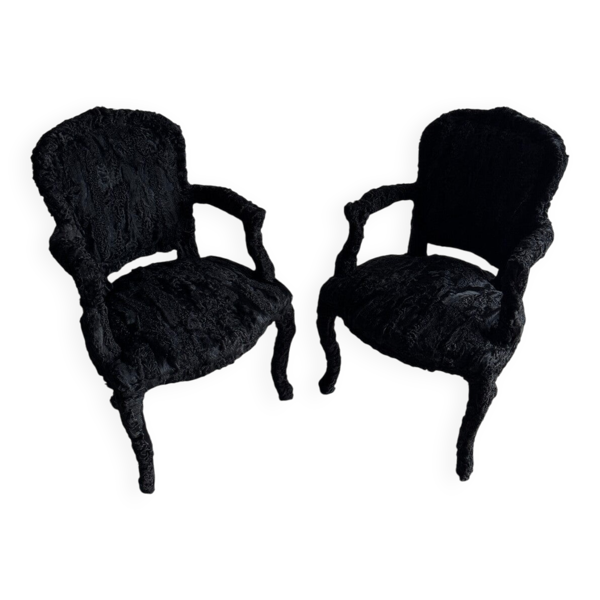 Ensemble de 2 fauteuils de théâtre capitonnés noirs à texture de plumes — Structure en bois, style néo-baroque dramatique — Beyit