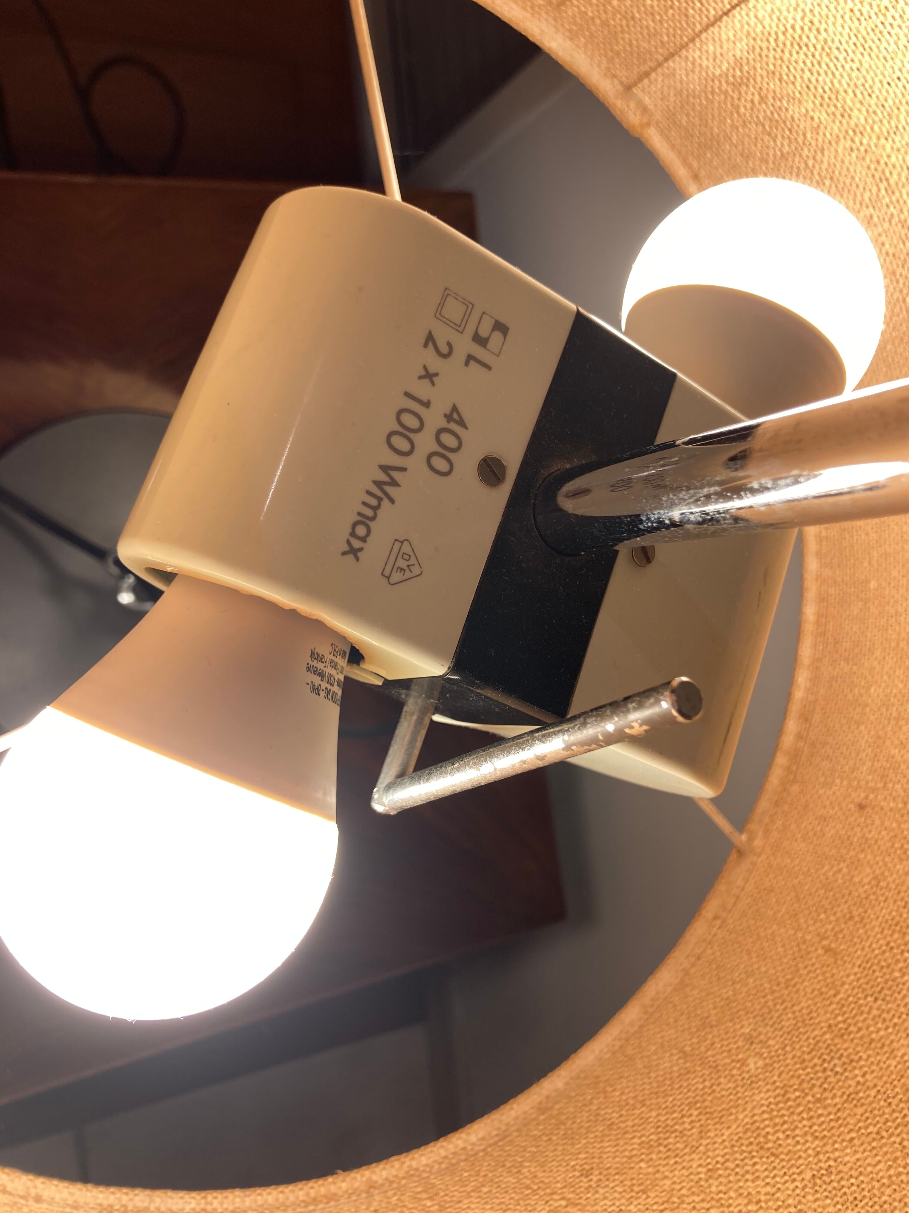 Height adjustable 70s lamp