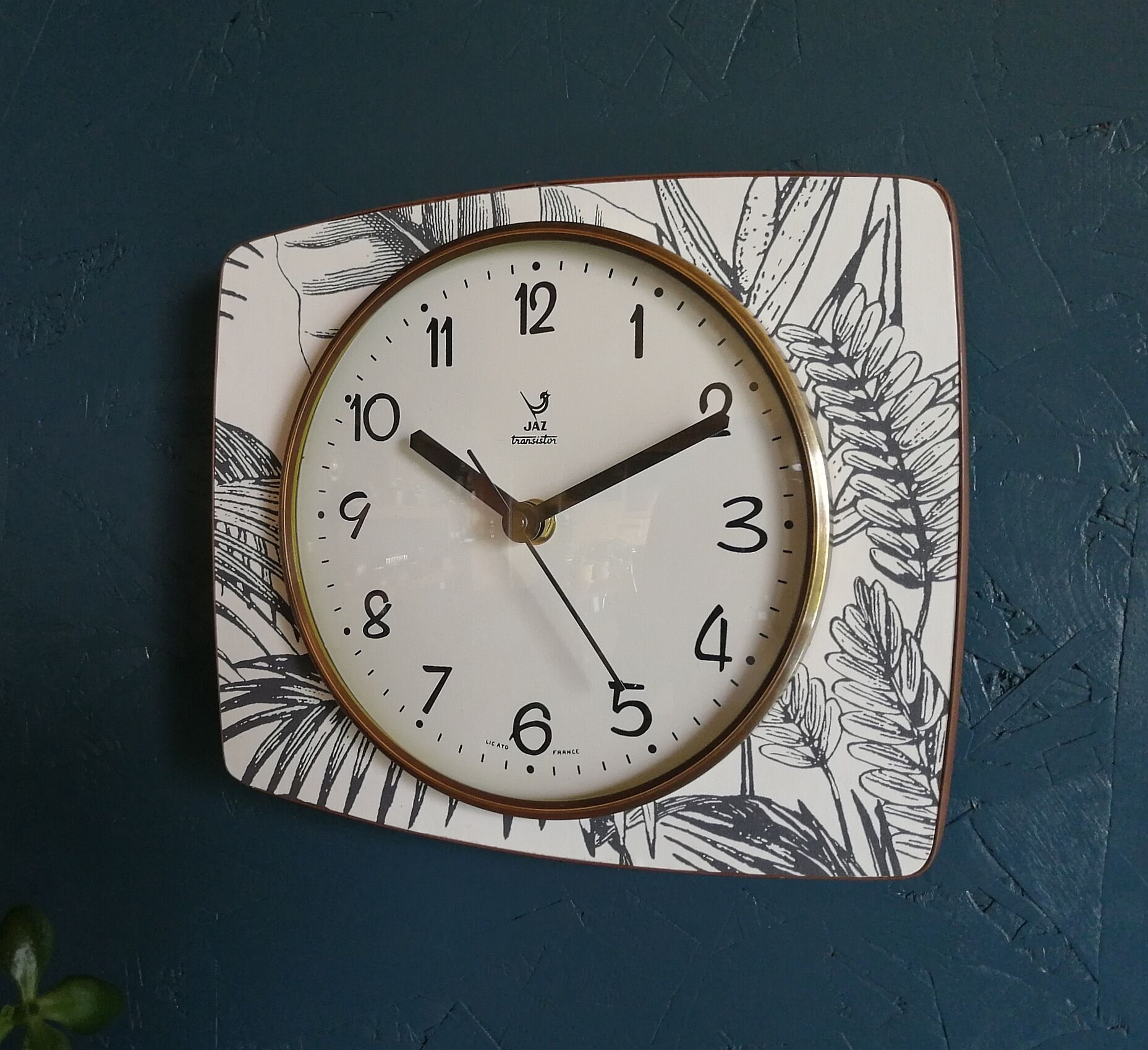 Vintage silent wall clock "Jaz Spring"