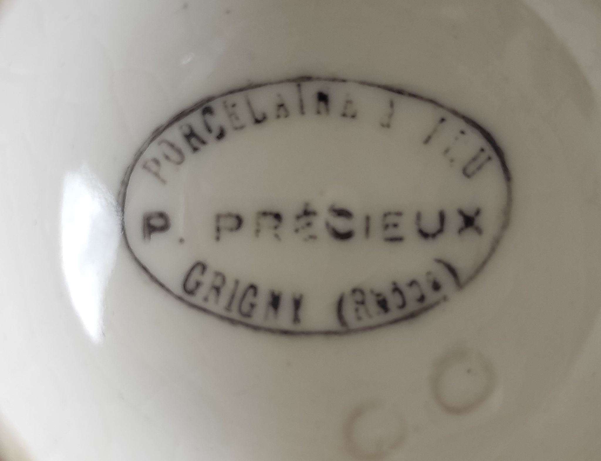 White teapot with filters old and complete p. Precious in Grigny