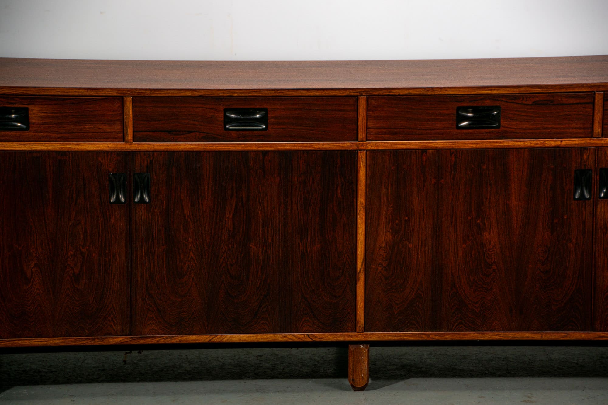 Buffet Stildomus avec des détails en laiton