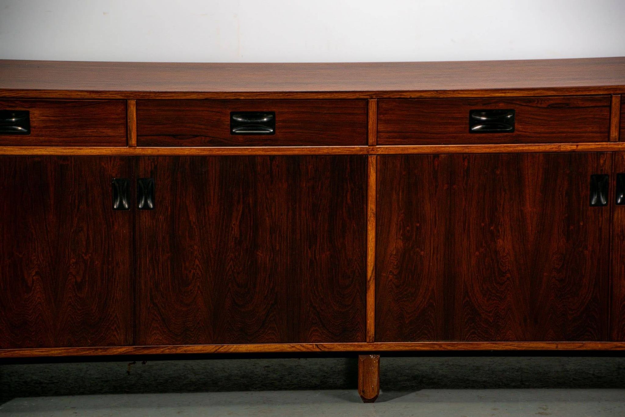 Buffet Stildomus avec des détails en laiton