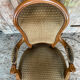Fauteuil cabriolet ancien style Louis XV en bois et tissu, fin XIXème