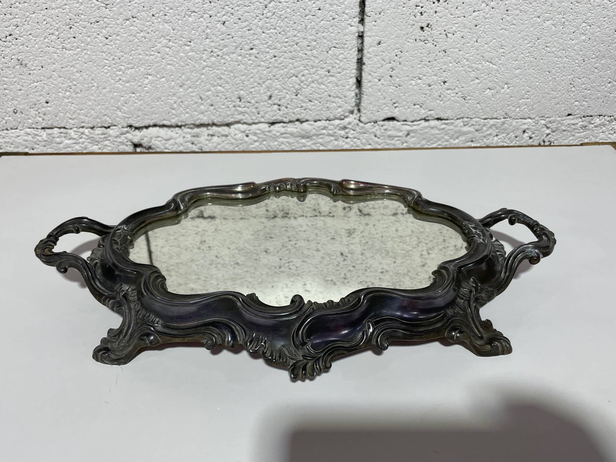 Table jardinière and its silver-plated tray in Louis XV style.