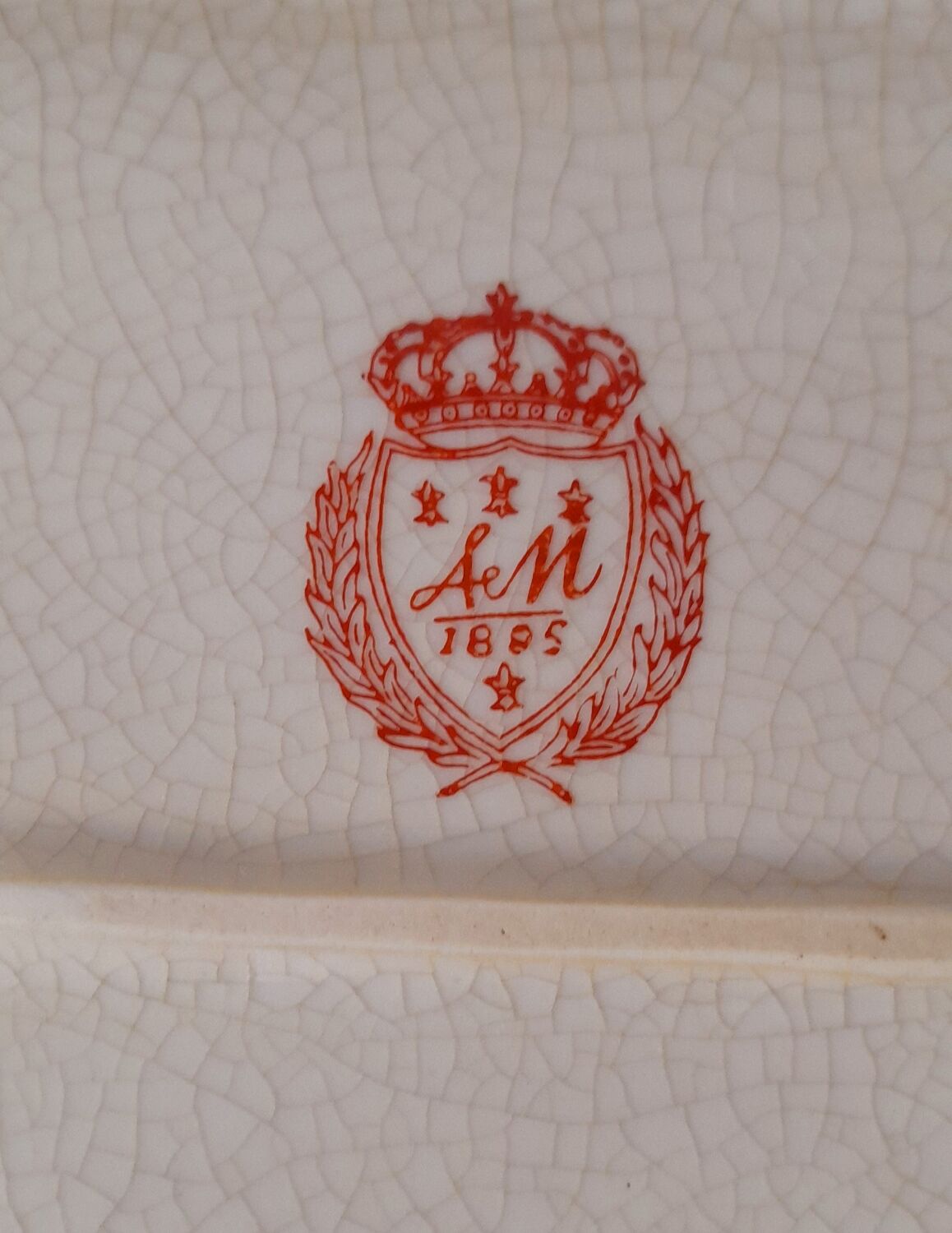 Porcelain box on claw feet