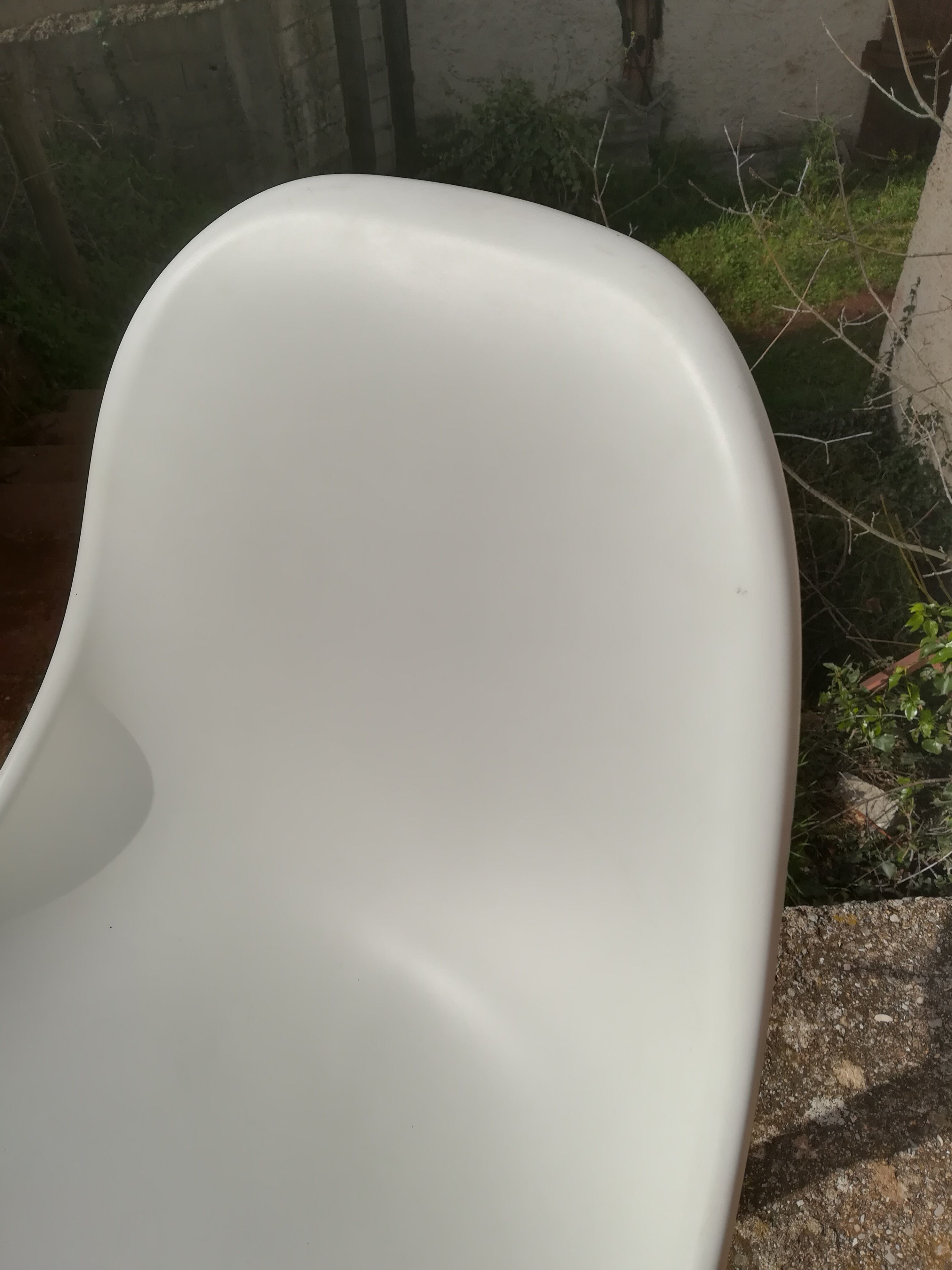 Adjustable design tulip chair