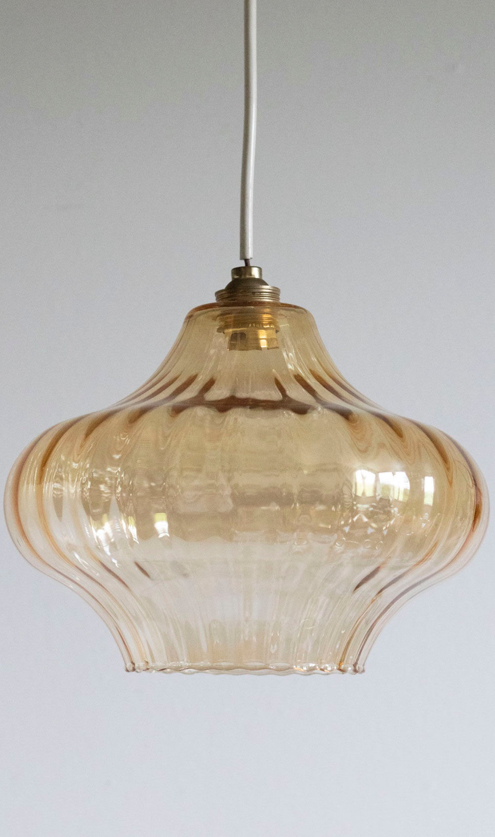 Vintage suspension in smoked glass
