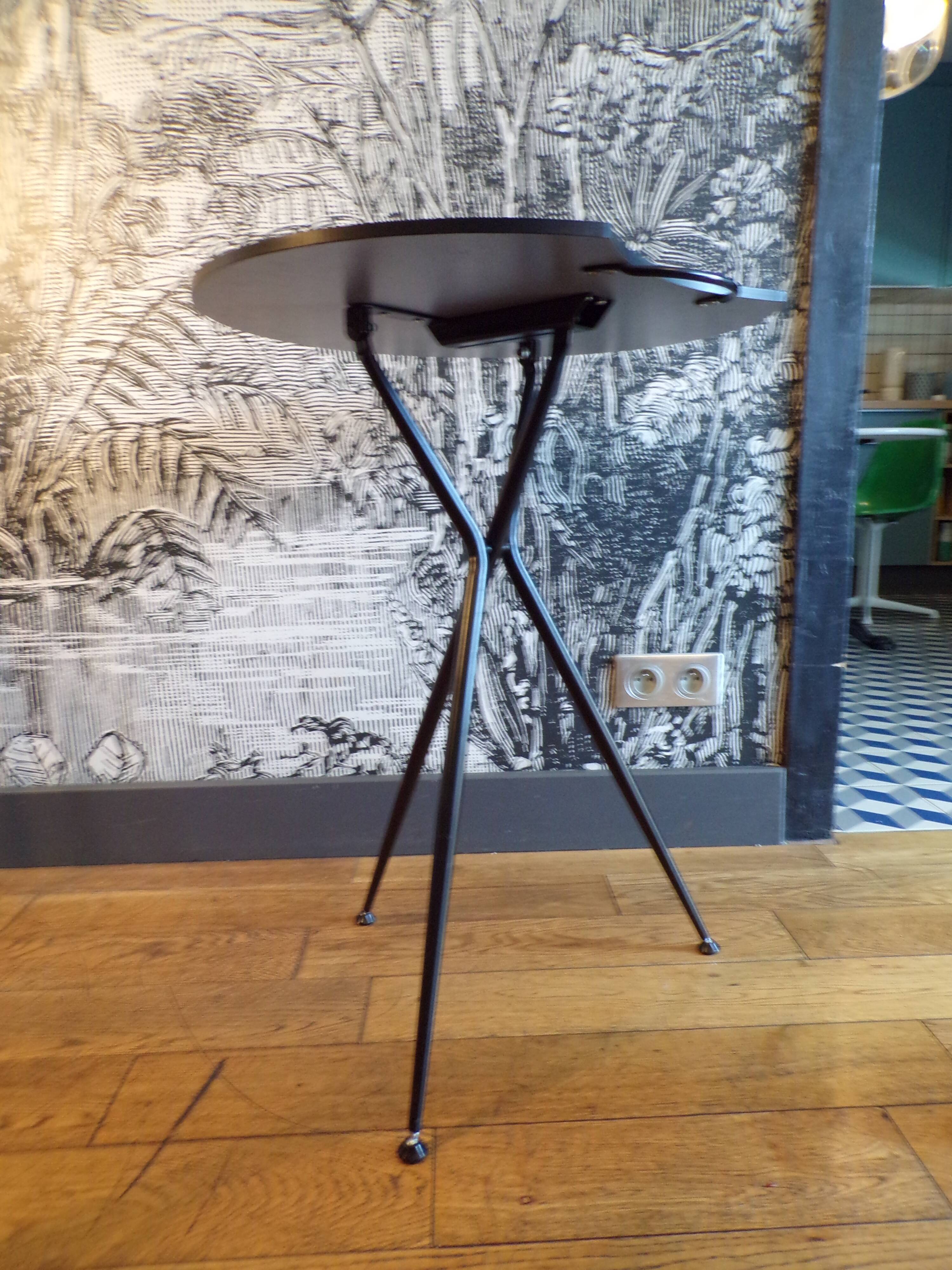 Set of 2 stools and Yamakado side table.