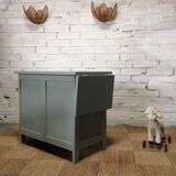 Child desk
