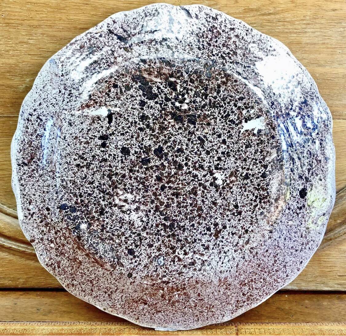 Old semi-hollow round dish XVIII Forges les eaux Rouen cul noir