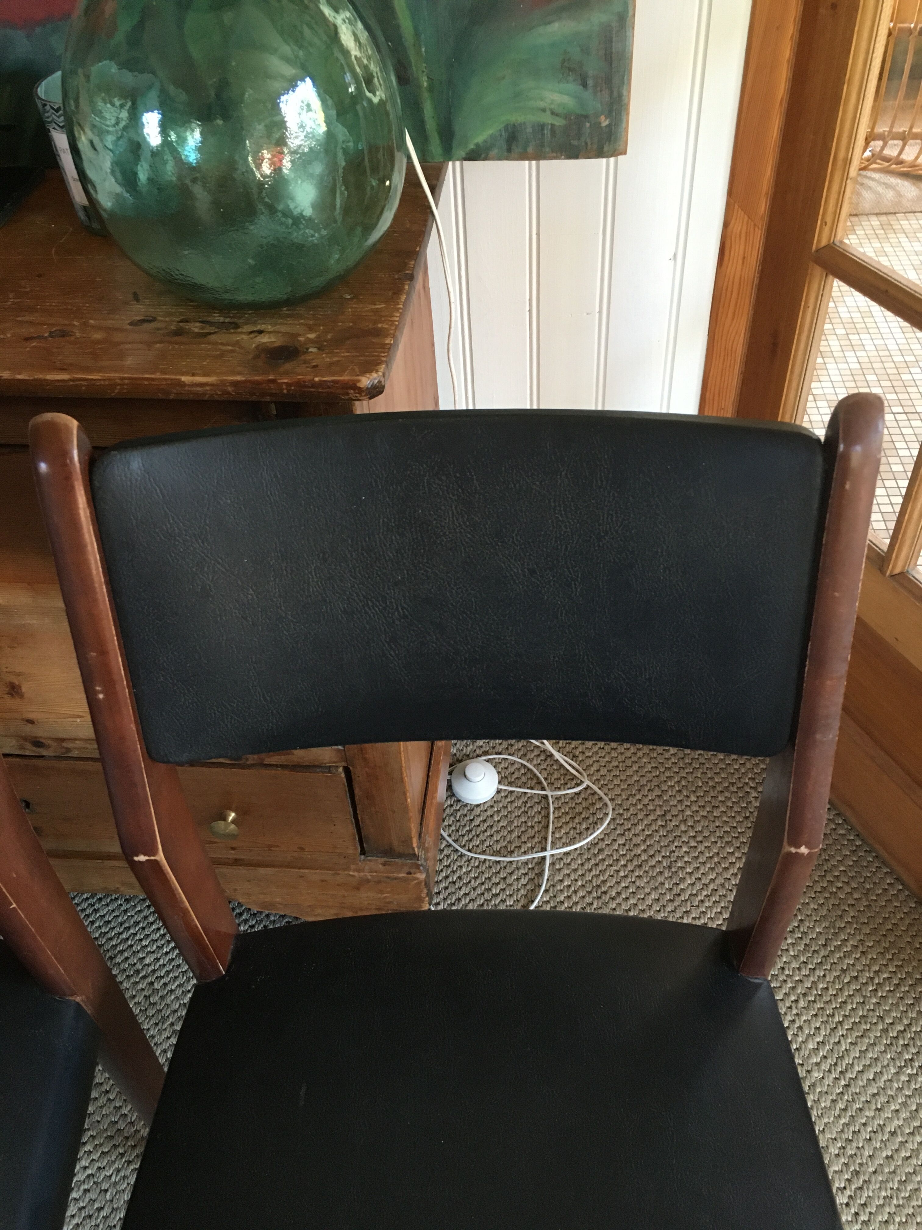 Series of 3 chairs