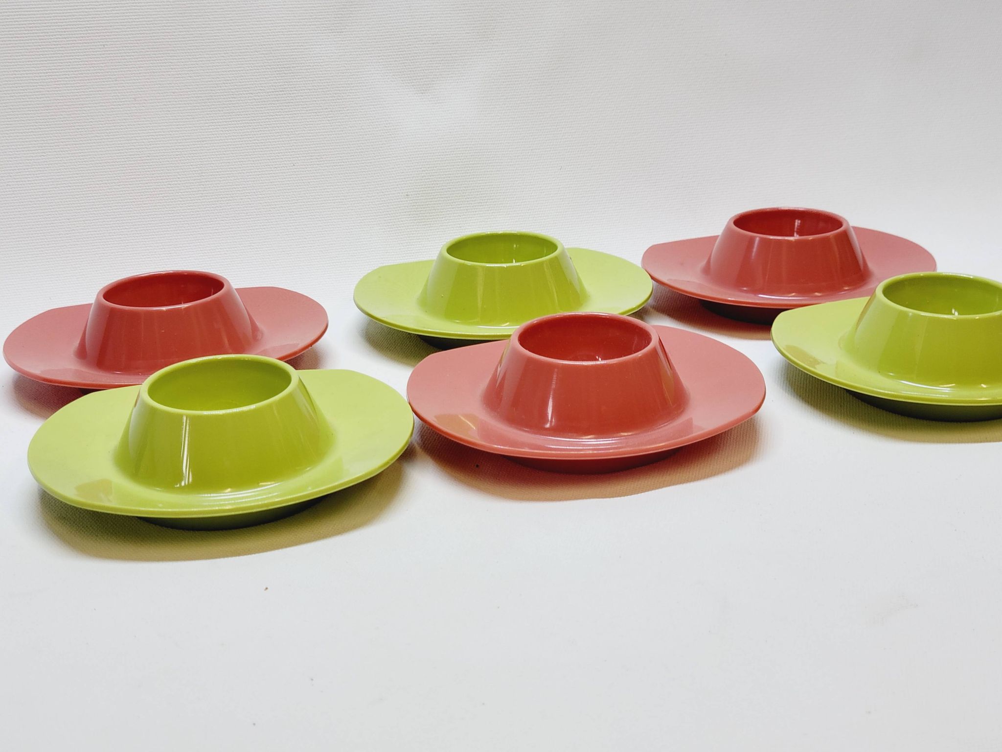6 vintage plastic egg cups 1960s Schumm Plastic Style new in box