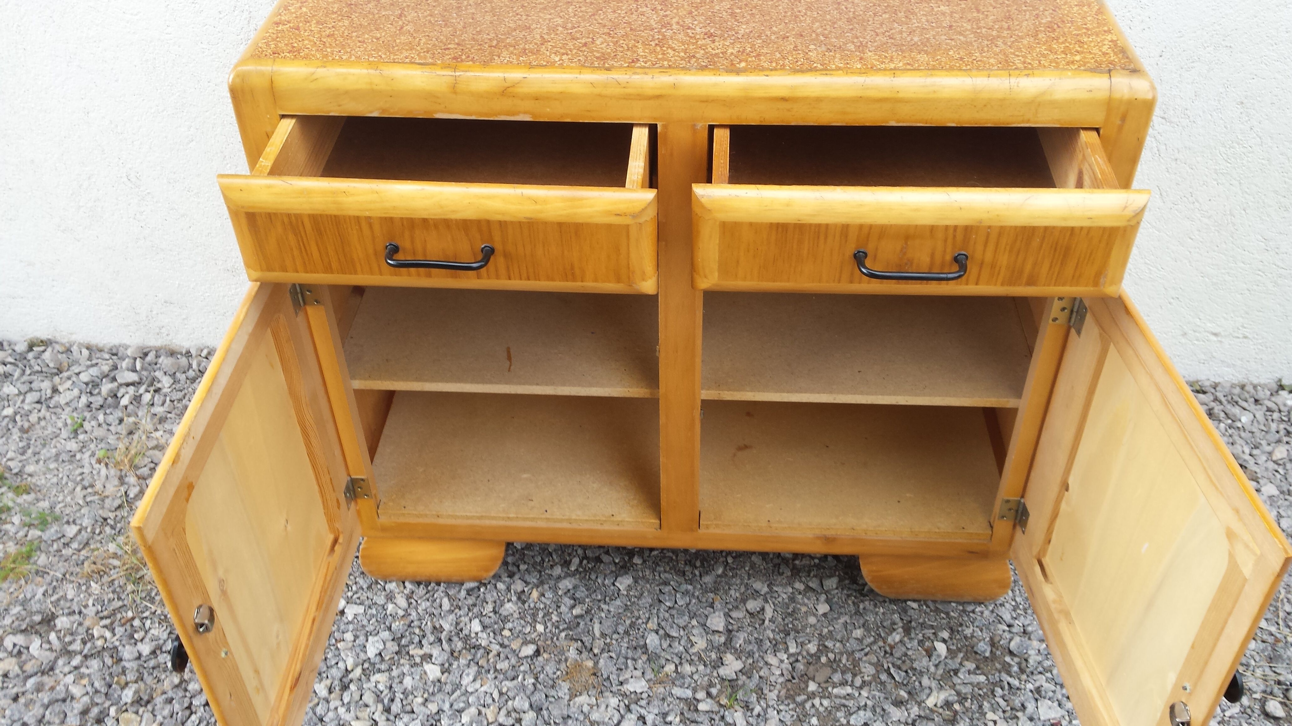 Buffet Mado, black handles