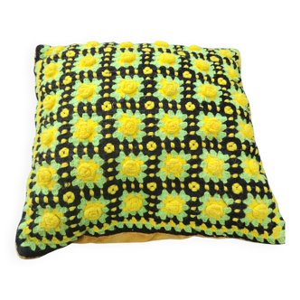 Coussin en crochet vintage