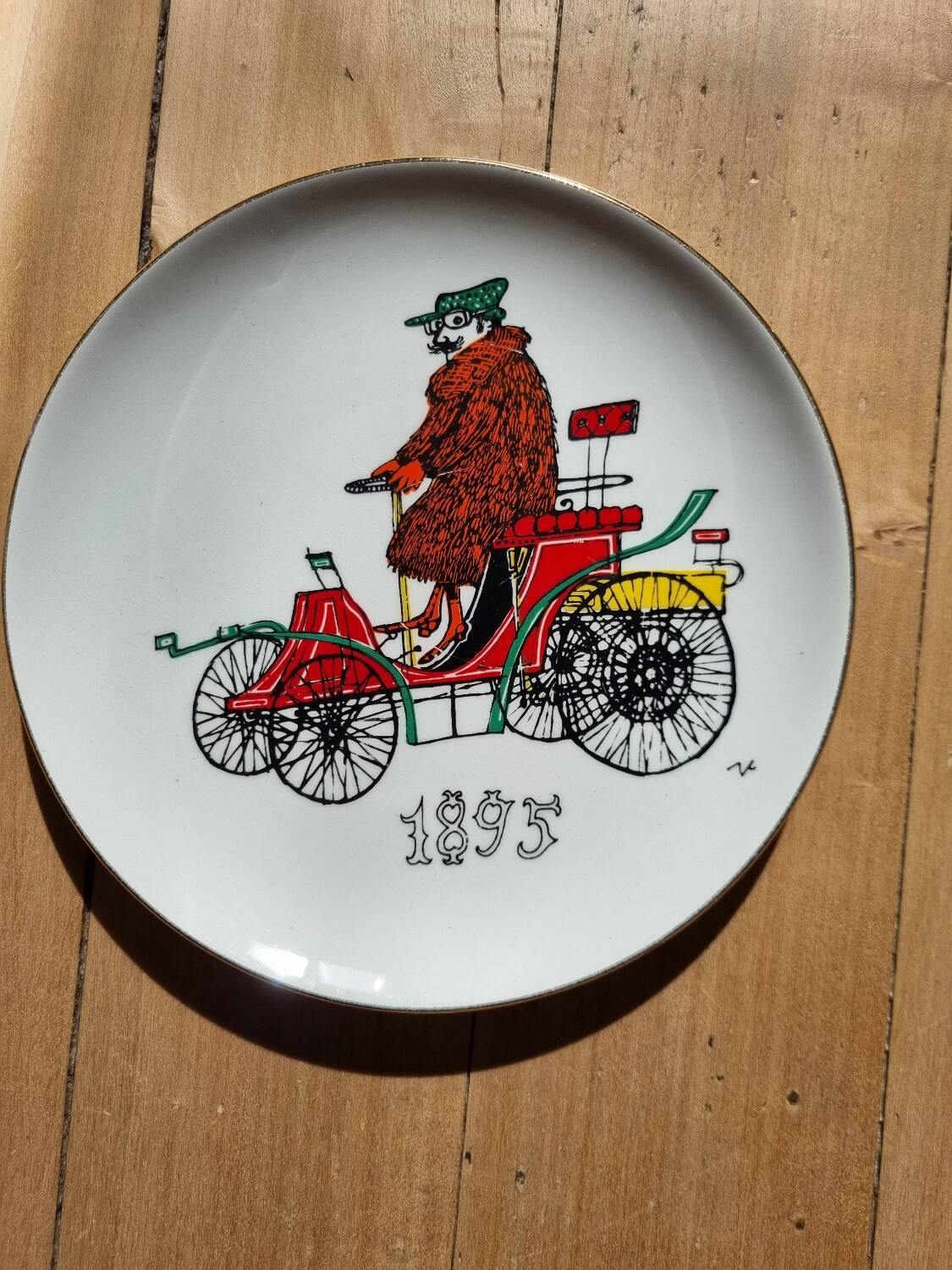 Dessert plates and their Gien earthenware dish illustrated by J. Charmoz automobile theme
