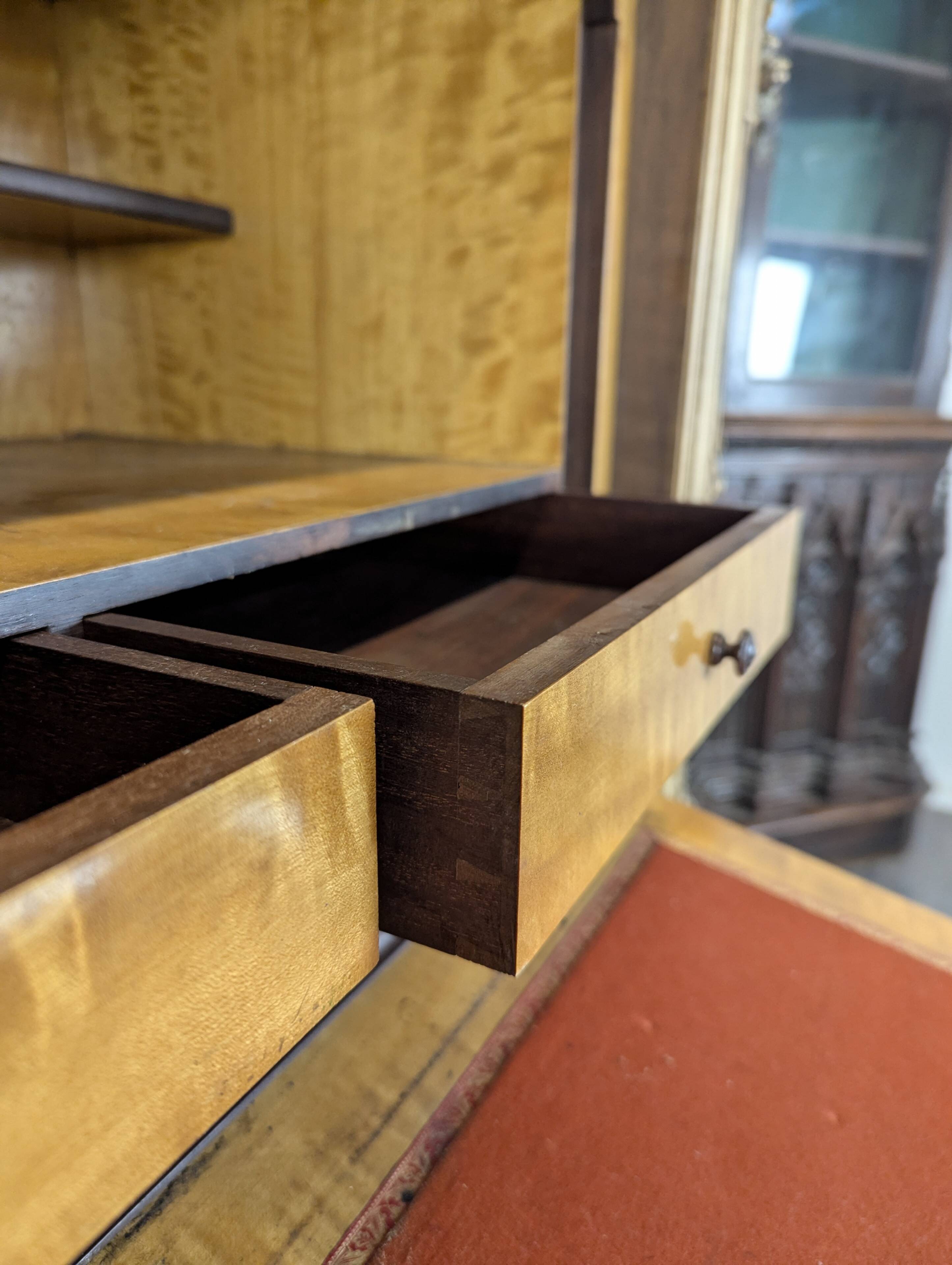 Baroque secretary in Louis XV style made of walnut.