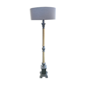 lampadaire bois gris