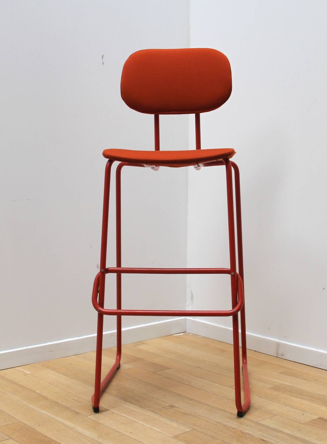 New School Bar Stool, MDD