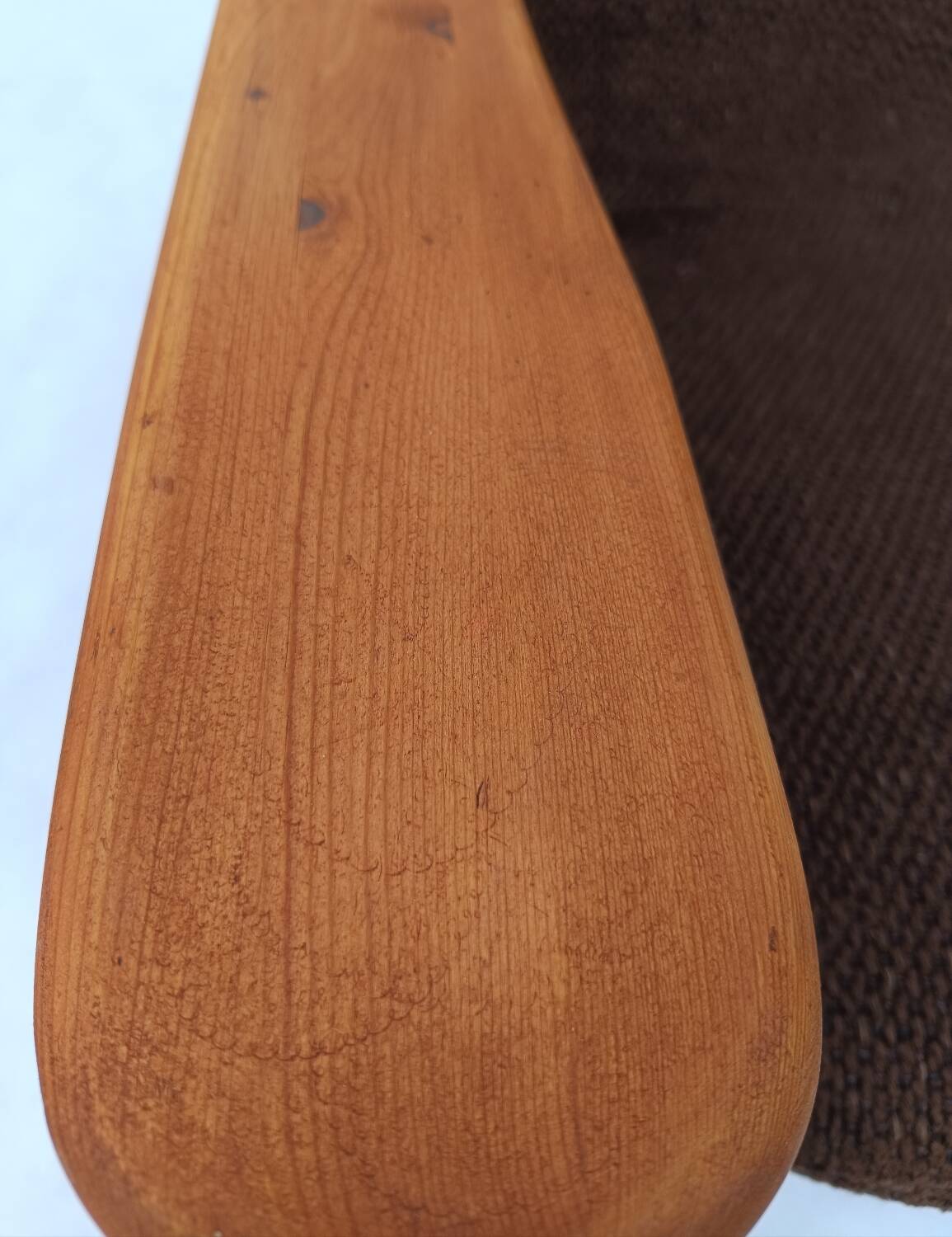 Fauteuil à bascule brutaliste en pin de wasa