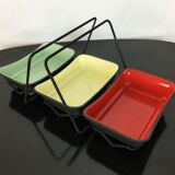 Service à apéritif en tôle émaillée colorée, coupelles, ramequins
