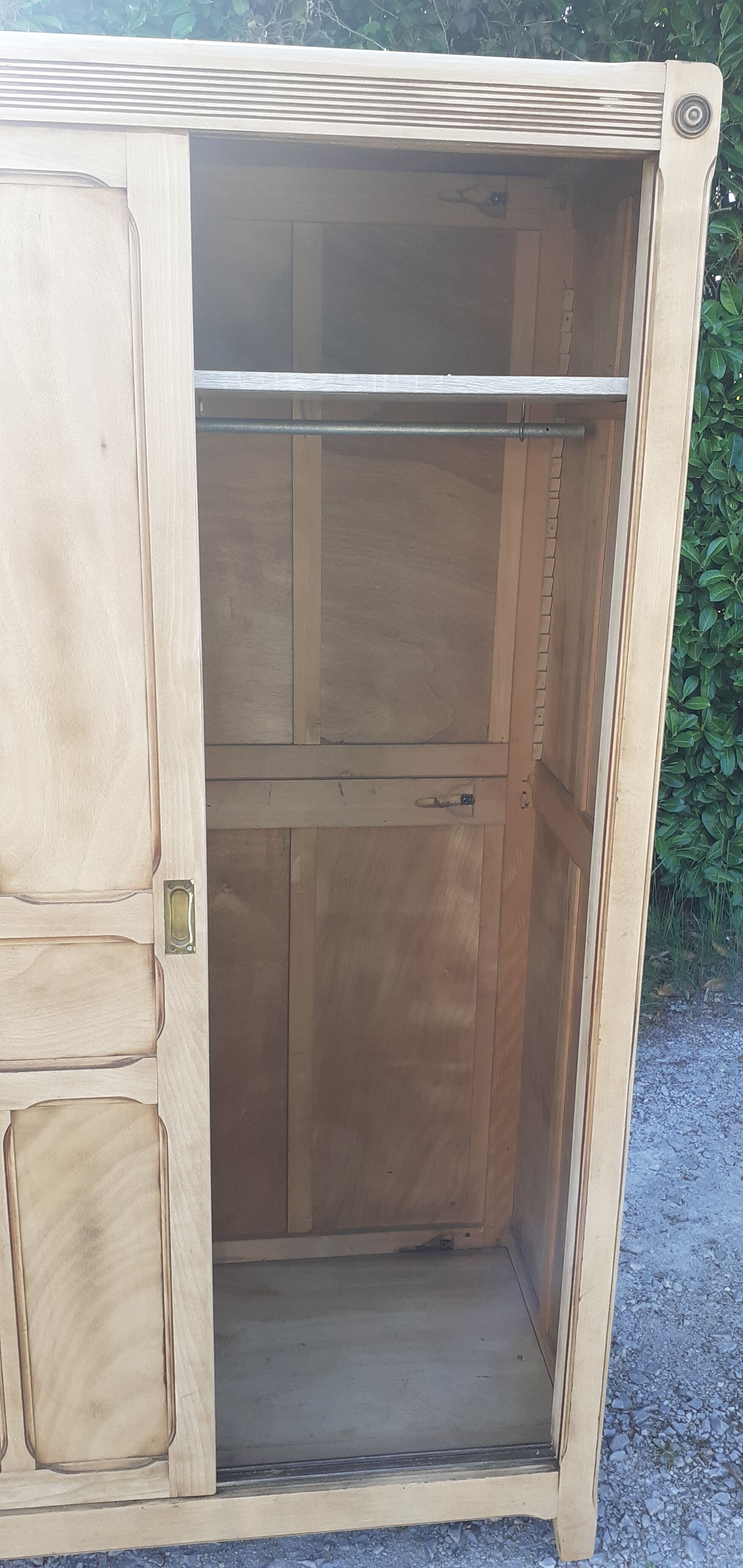 Parisian cabinet with 2 sliding doors 1 shelf solid beech