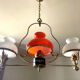 Lustre doré néoclassique aux coupoles blanches et orange 1950