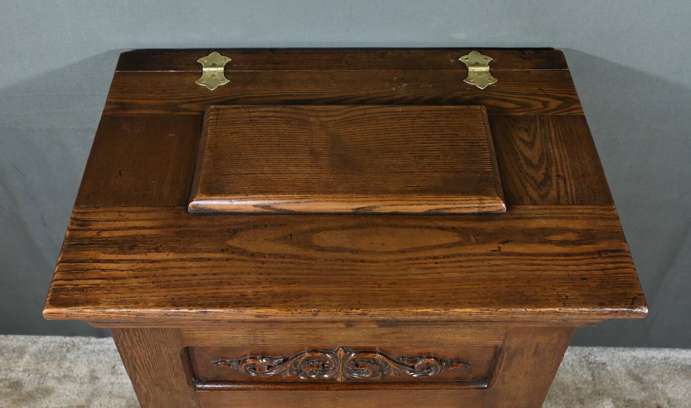 Small Oak Icebox – Early 20th Century