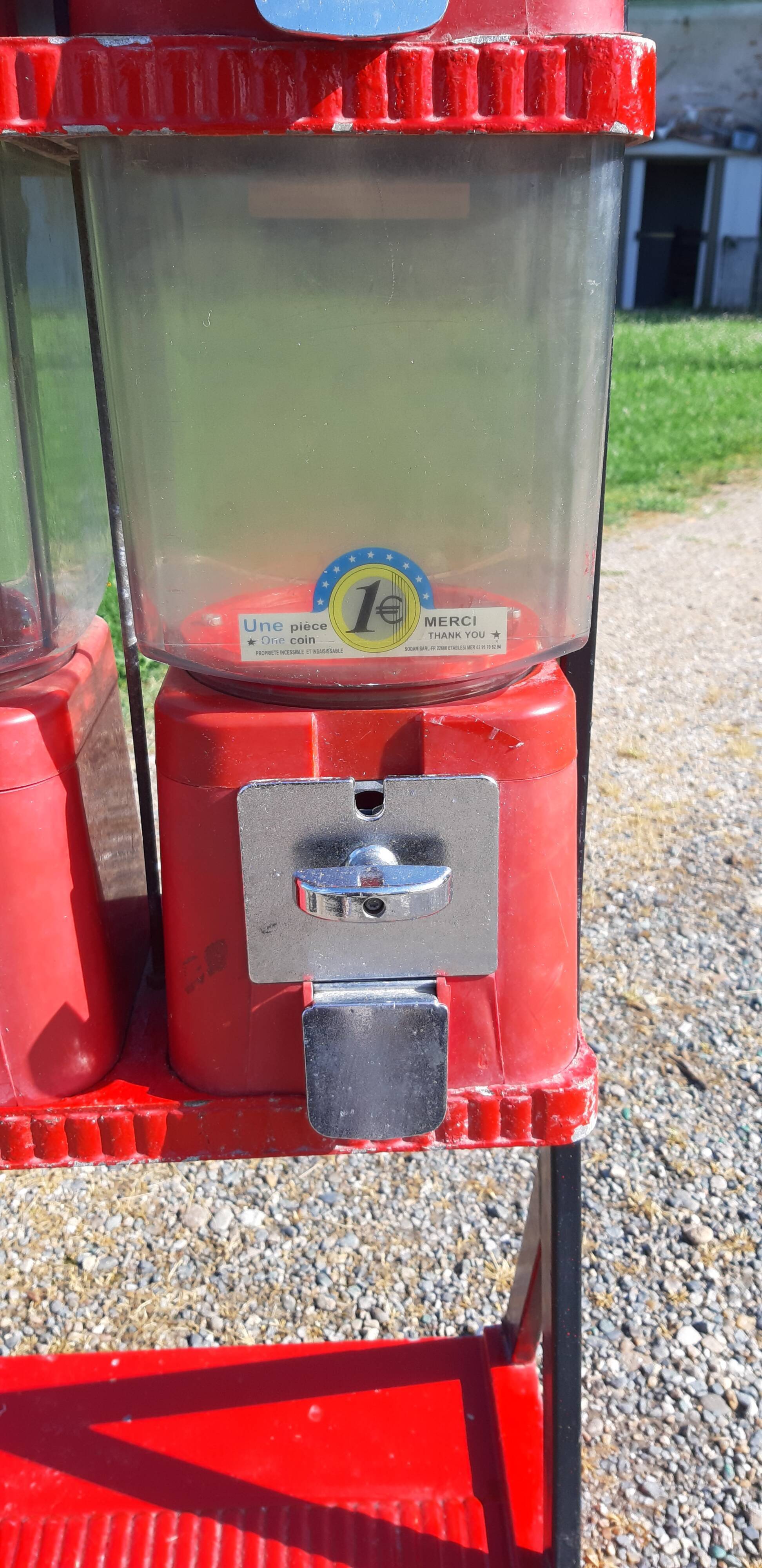 BRABO Candy Dispenser