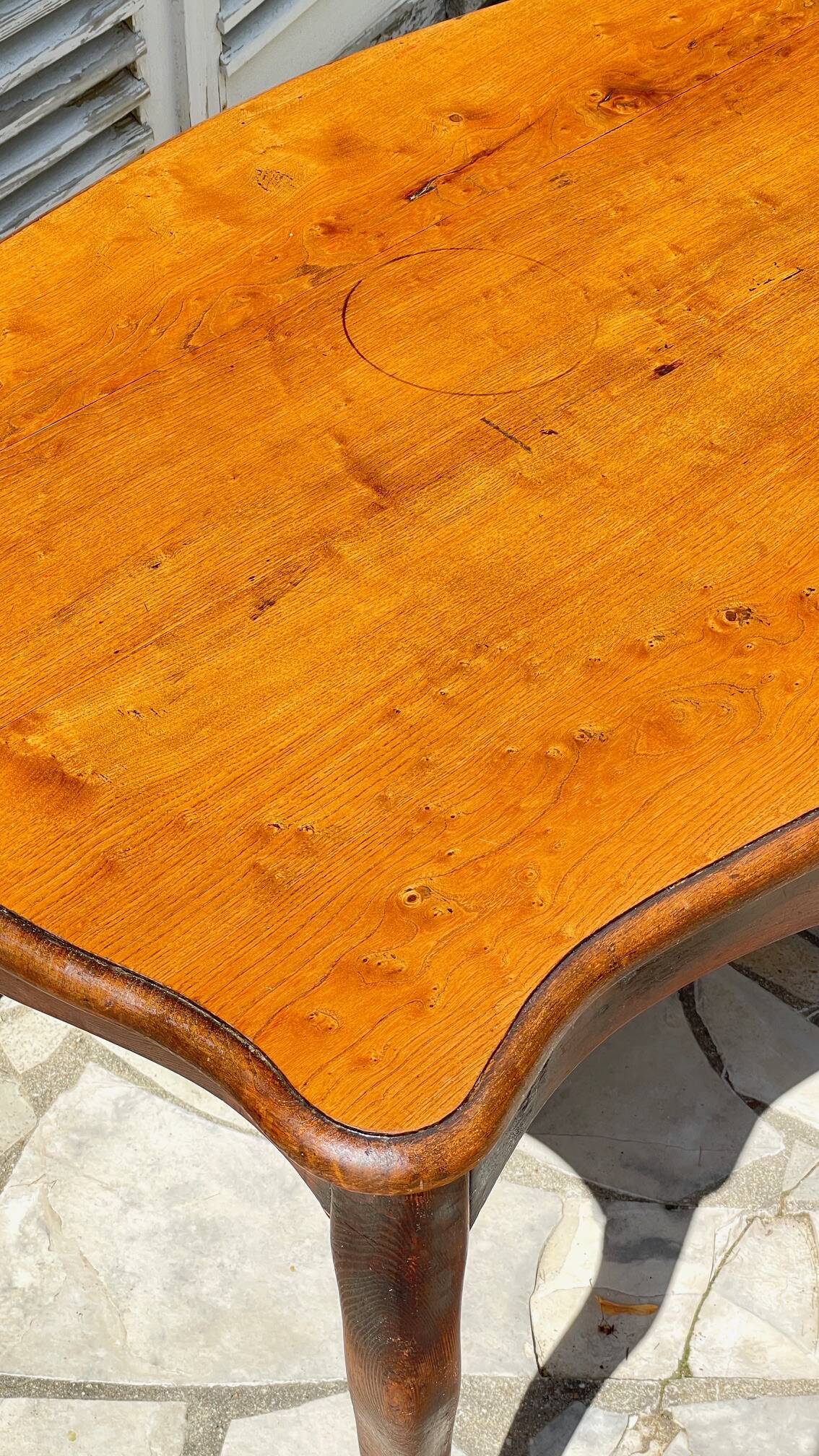 TABLE BUREAU Pieds Courbés