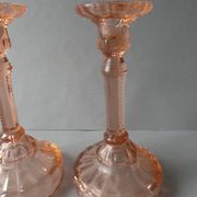 Paire de bougeoirs en verre rose