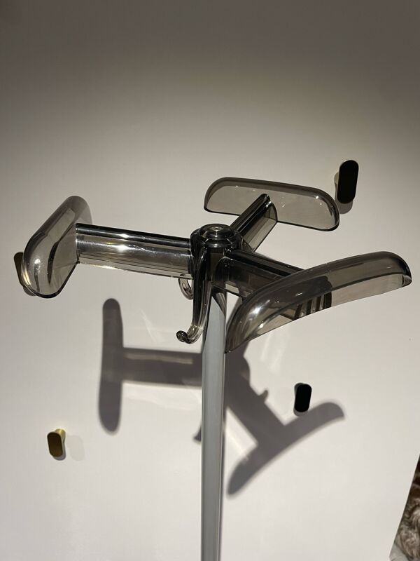 Porte-manteau design “togo” – enzo mari pour magis (repris par kartell)