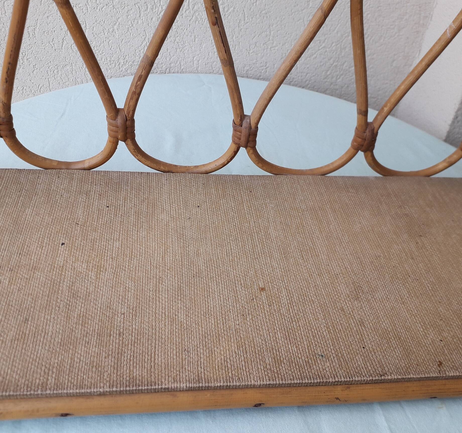 Wall shelf in rattan