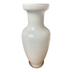 Vase en verre blanc