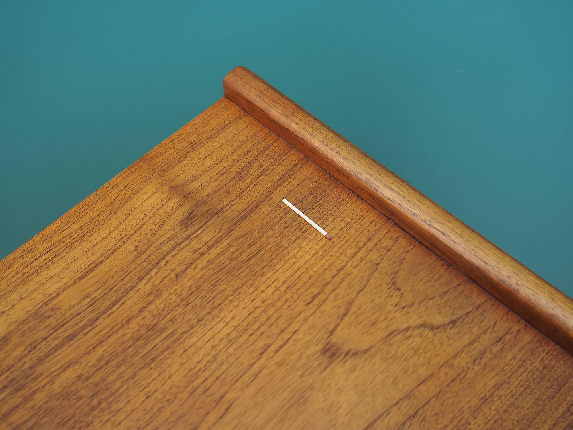 Buffet haut en teck, design danois, années 1960, production : Danemark