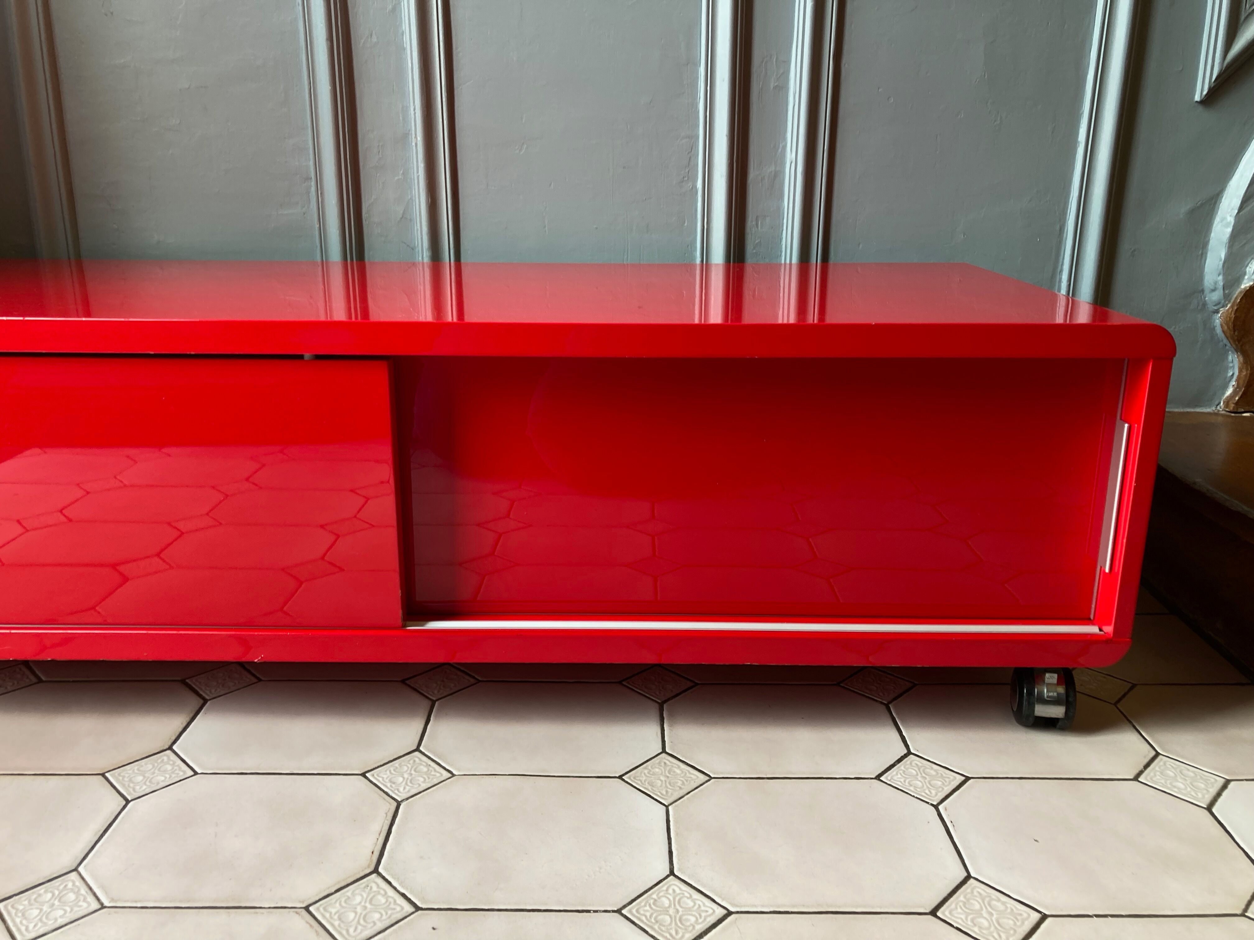Lacquered red tv cabinet