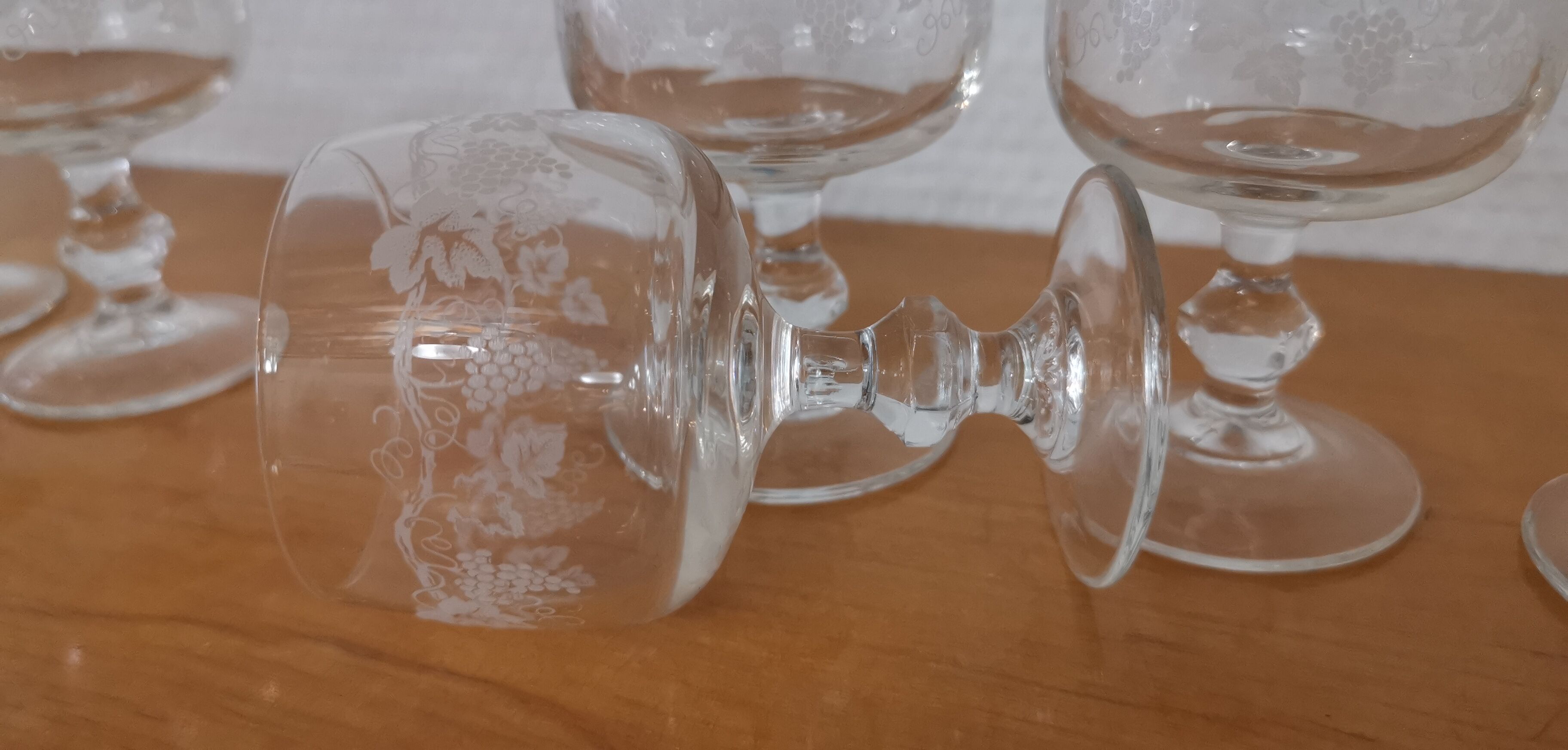 Set of 6 glasses aperitif / digestive on feet grape decoration and vine shoot Luminarc