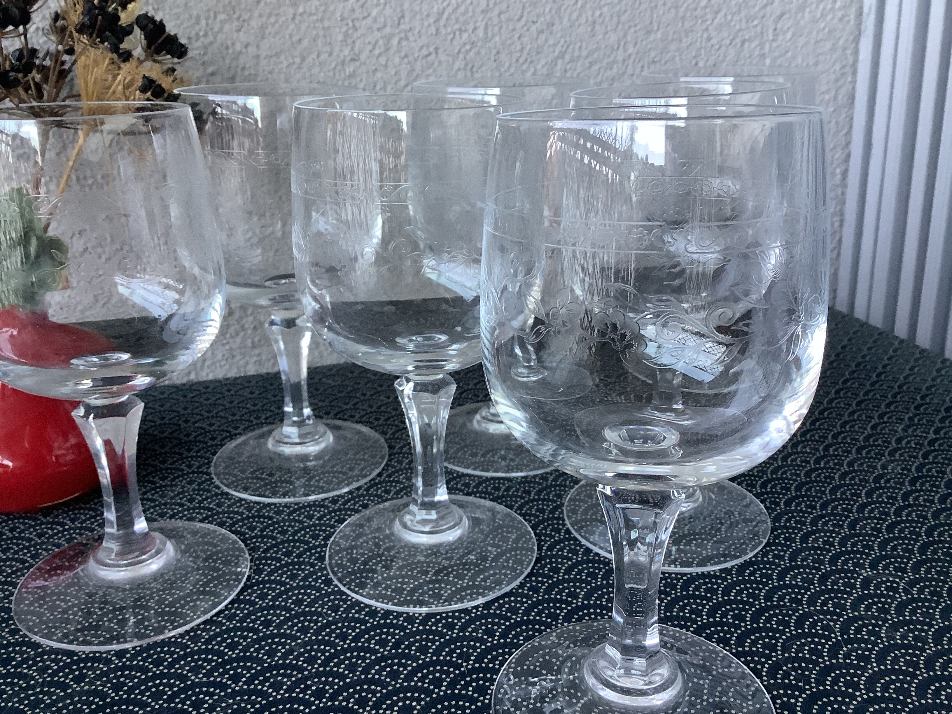 Crystal glasses chiseled on foot Vierzon