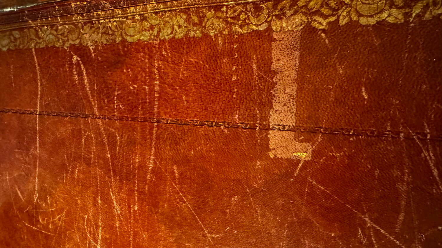Mahogany and leather coffee table from the 19th century.