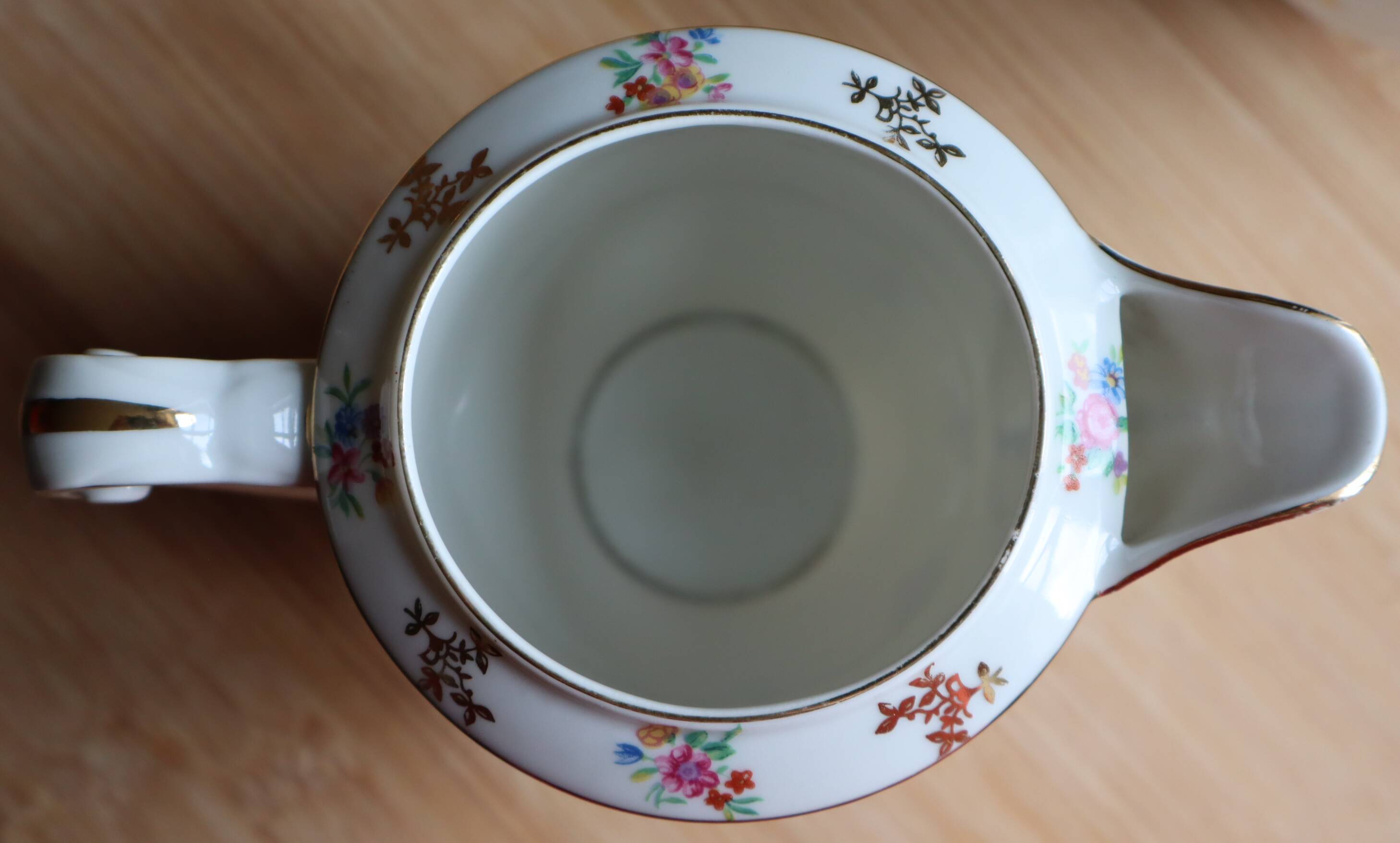 Service de table en porcelaine de Limoges Raynaud - Décor fleuri & or