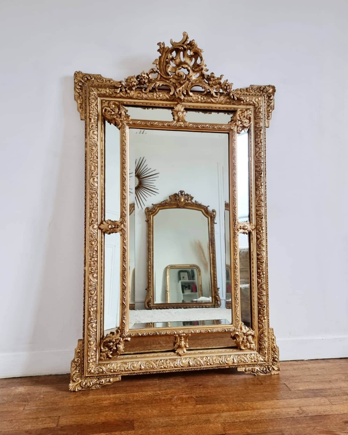 Antique mirror in Parecloses