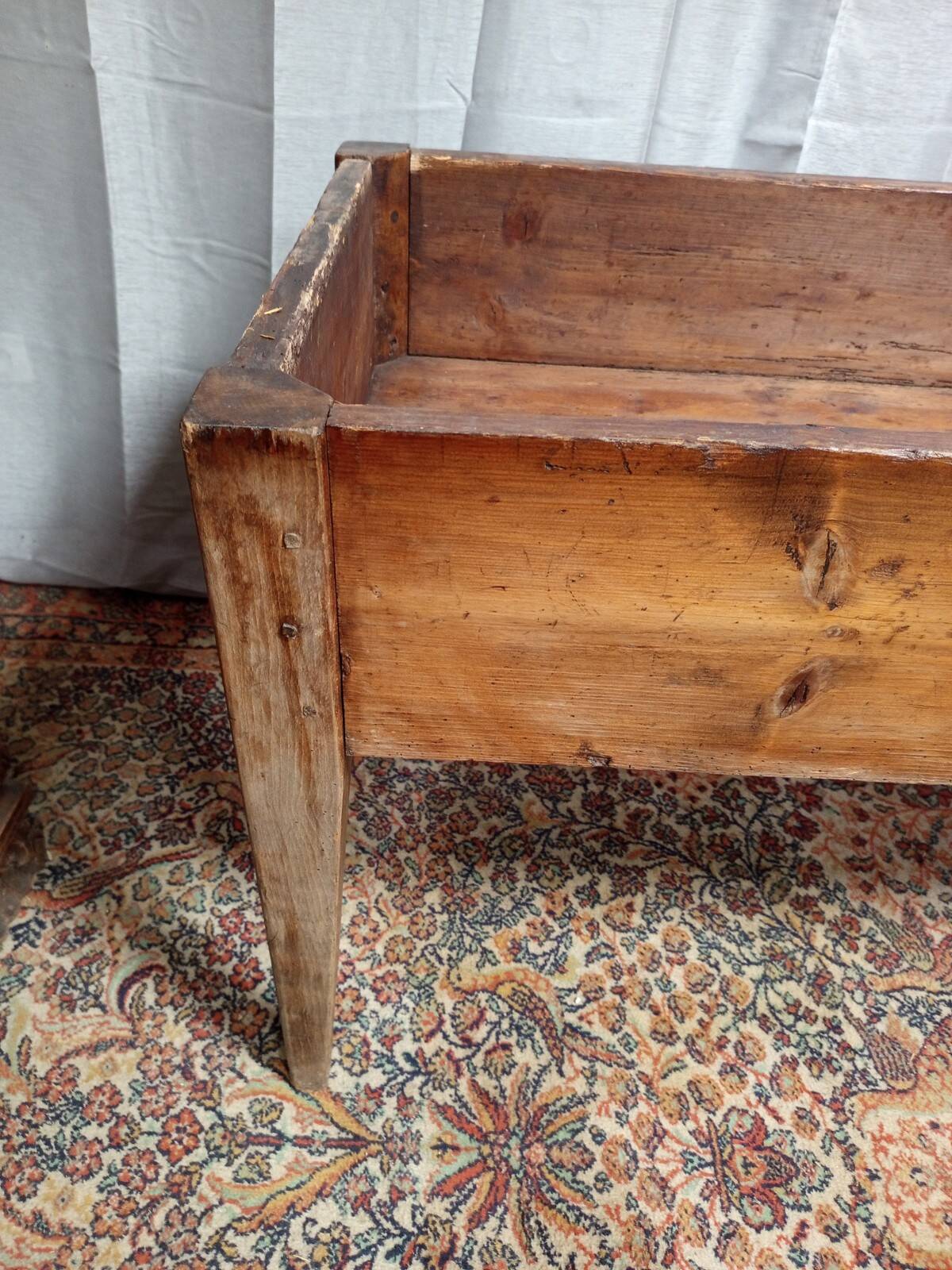 Table with a kneading trough in beech from the 19th century.