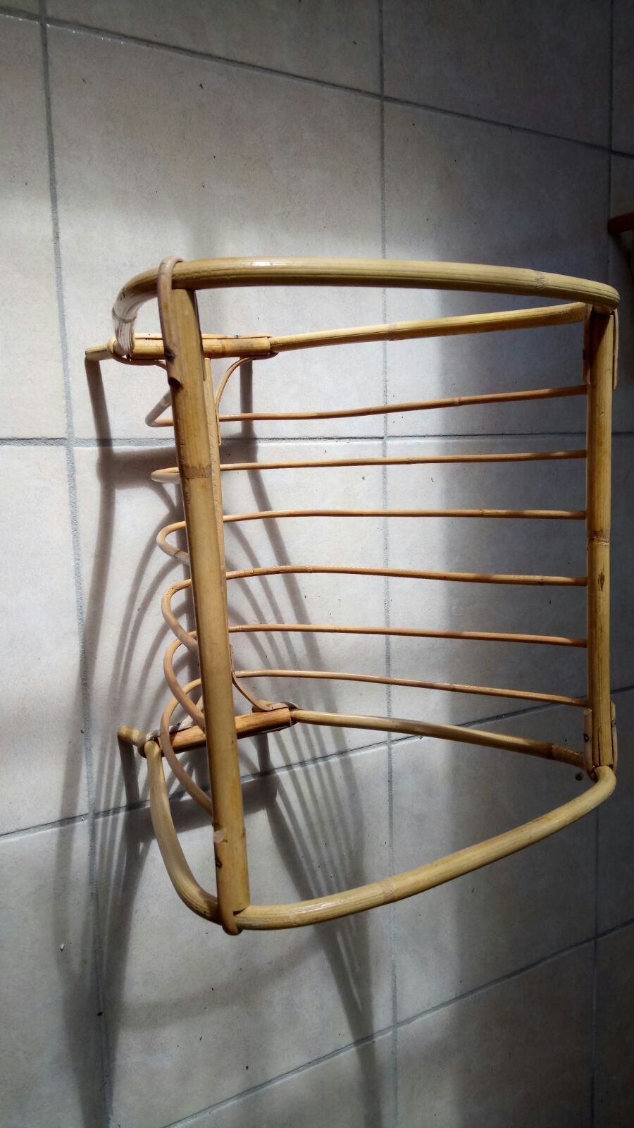 Porte-revues vintage en rotin