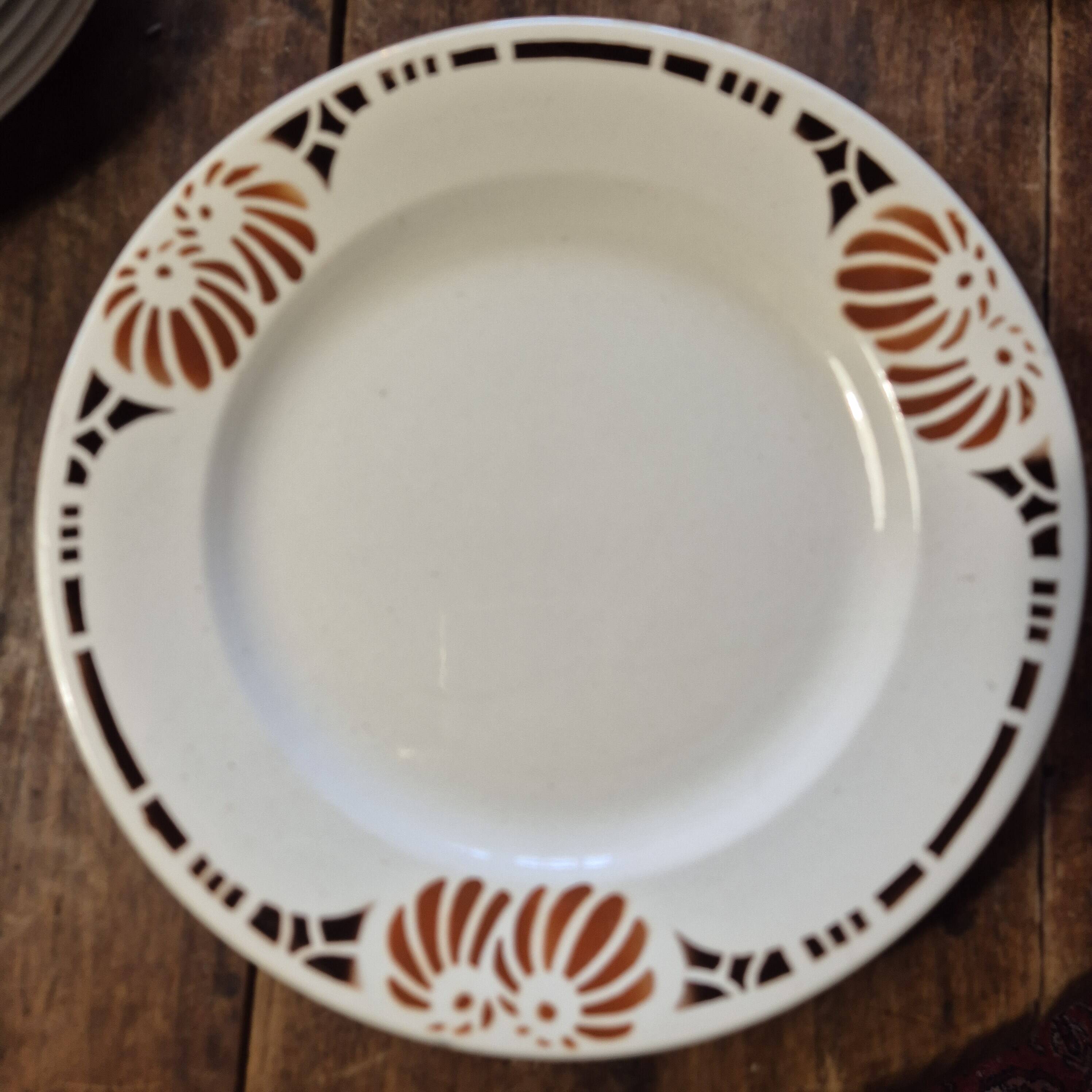 7 new flat plates from the Odette gallery with chocolate patterns.