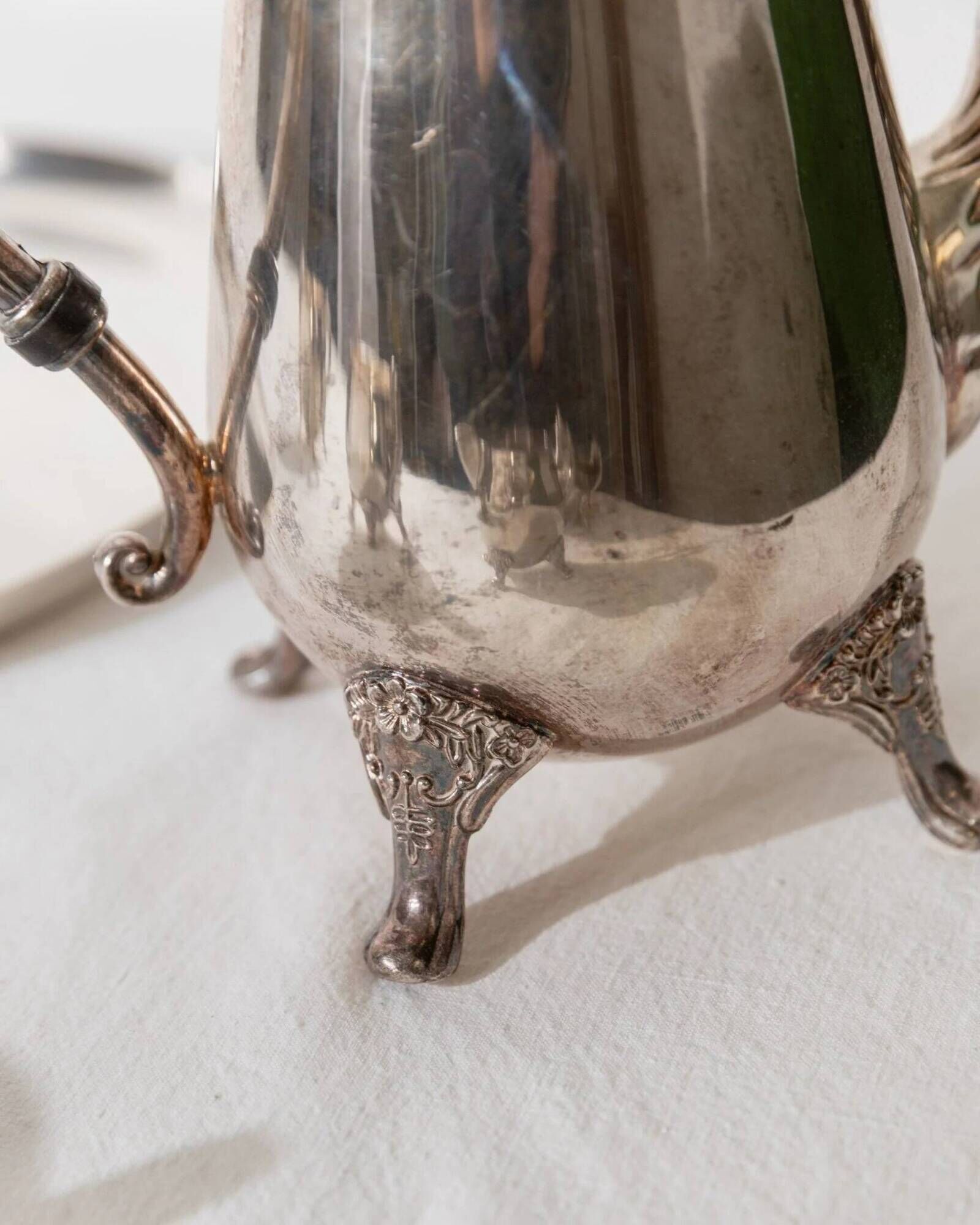 Silver-Plated Vintage Tea Set from England, 1940s: Teapot, Cups & Tray in Silver Metal
